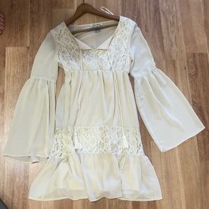 Beautiful dress cream color XS/flying tomato great condition